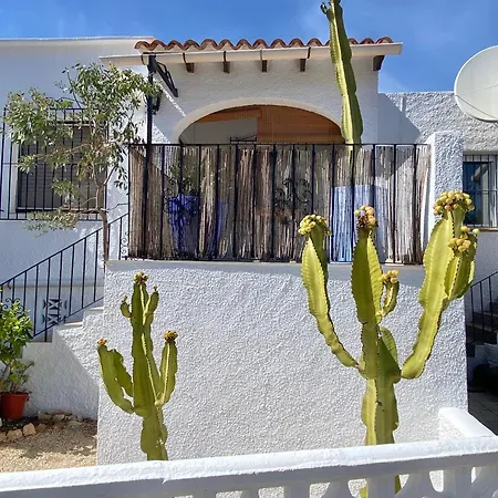 Steps From Moraira 別荘 *